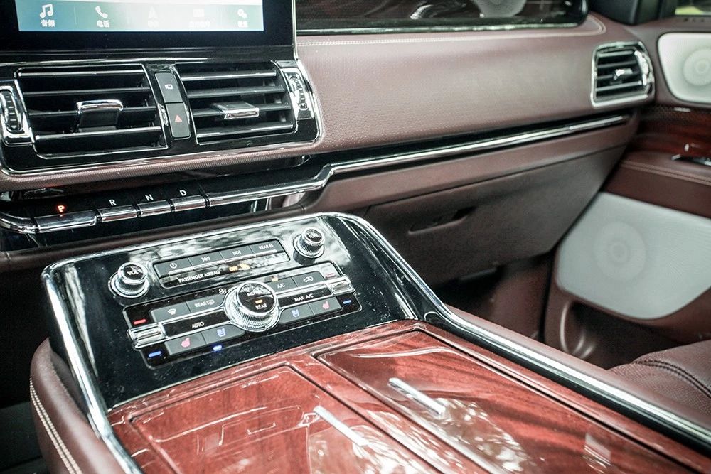 林肯20万至30万的SUV,最新款林肯领航员太霸气了