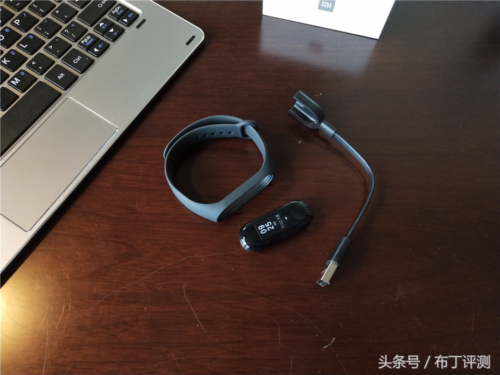 50米游泳防水手环,深度防水游泳智能手环