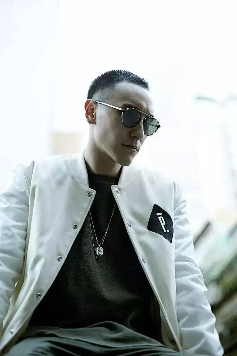 长脸女人最好看的发型,长脸适合什么样的发型