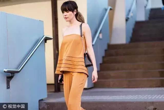 凉快夏季薄衣服,夏季衣服太透搭配什么内衣