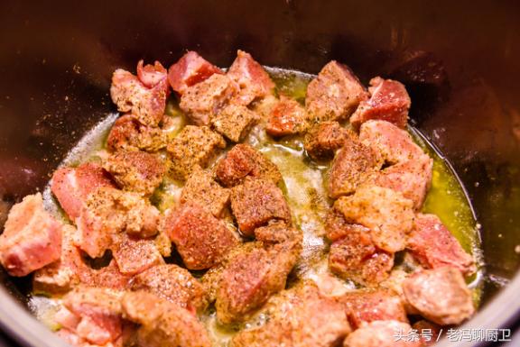 高压锅红色按钮弹起来怎么办,高压锅红色按钮弹起了就是上气么