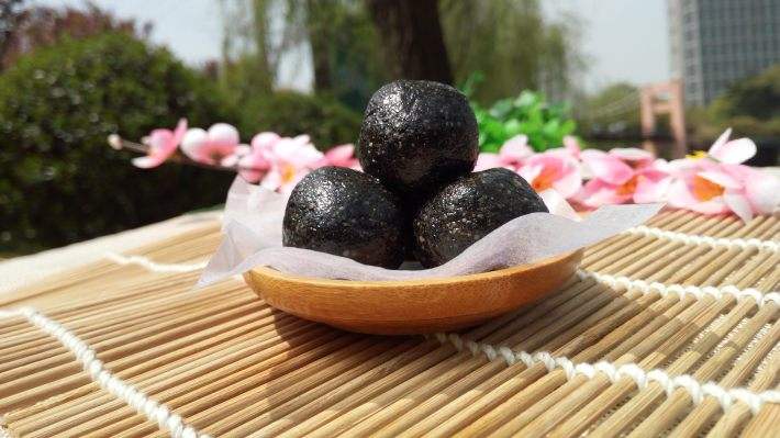 一个道家补肾食方，每天吃一粒，补肾乌发，让你精力旺盛~