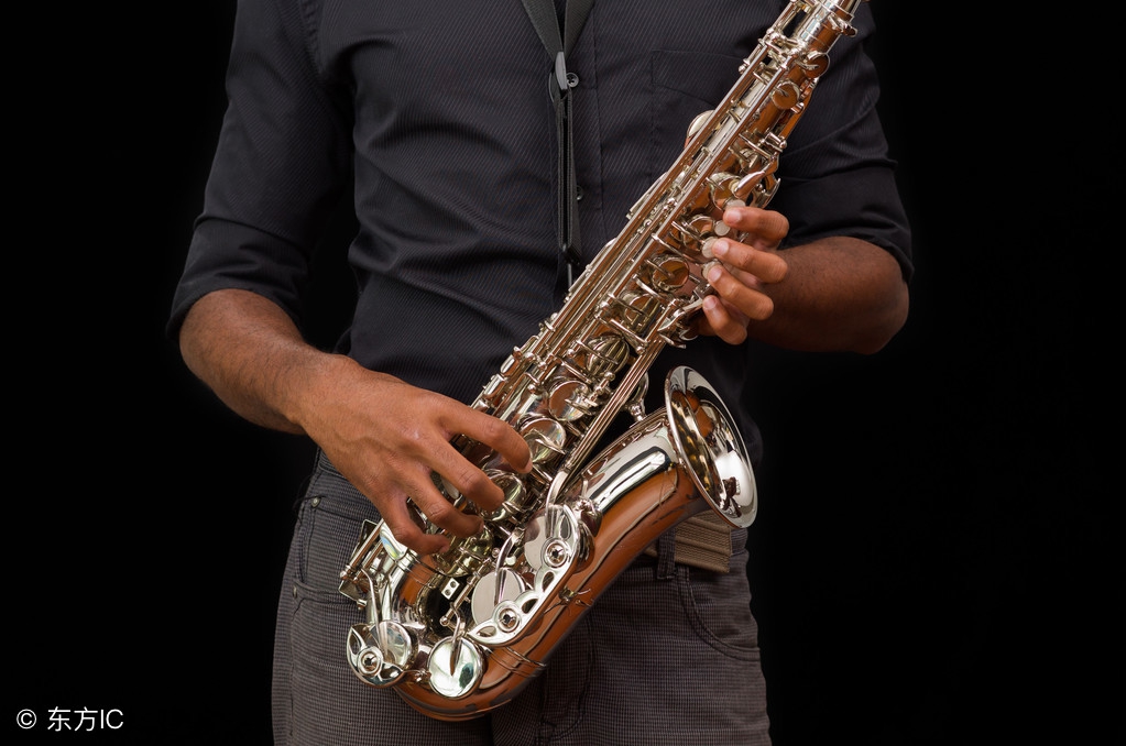 萨克斯基础教程口型的练习,萨克斯初学先学什么指法