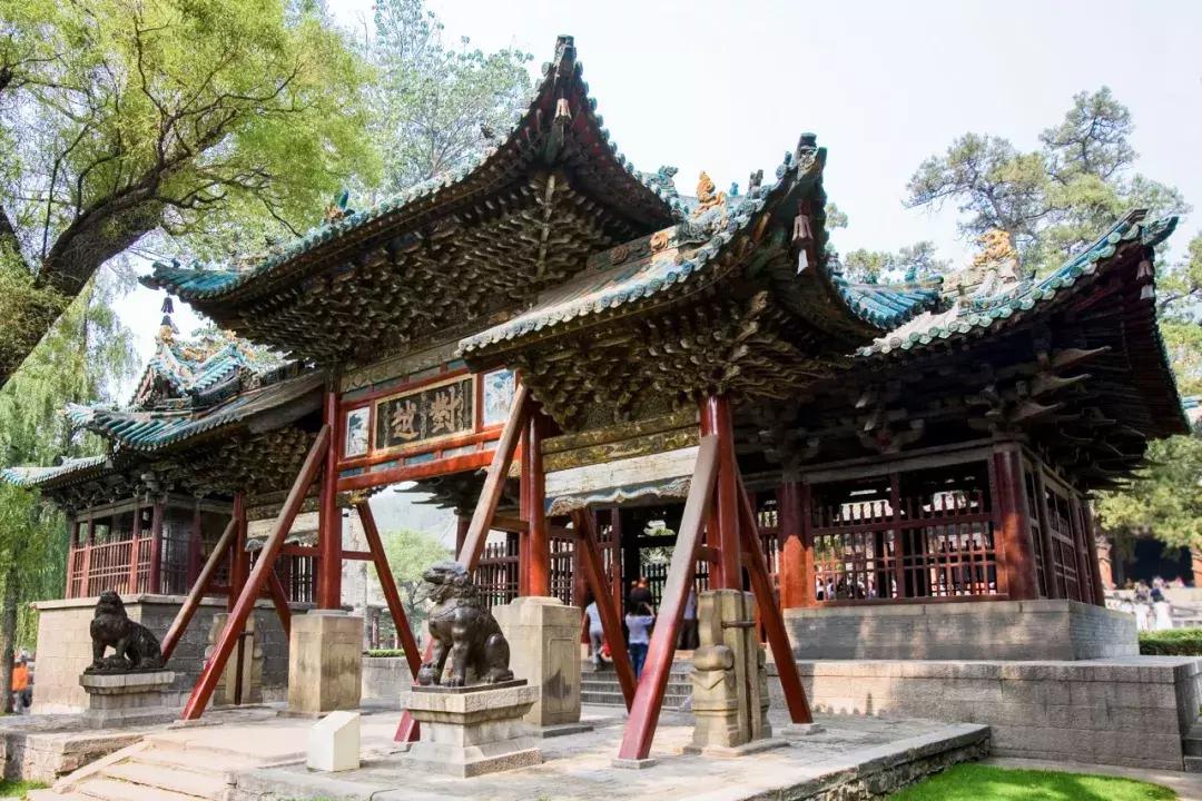 中国第一人！他痴迷寺庙，为1000座寺庙画像