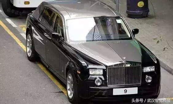 30年前他欠下3.2亿，发誓永不坐奔驰如今他坐最贵的劳斯莱斯