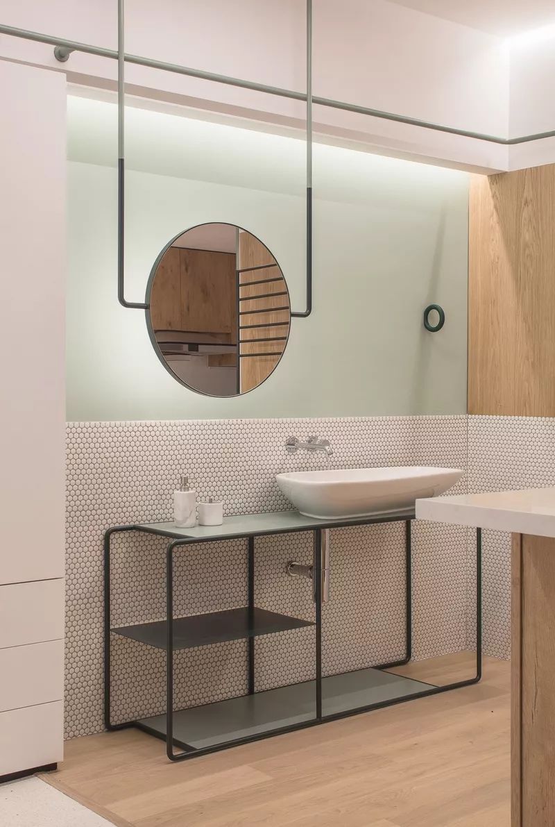 连树都种进房子！71岁高龄老房爆改“回春”，从危房到美宿，不只是惊艳！