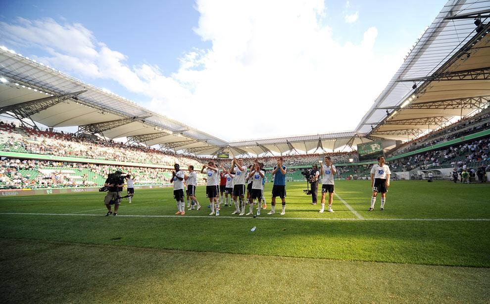 荷兰vs波兰什么球场,欧洲国家足球厉害吗