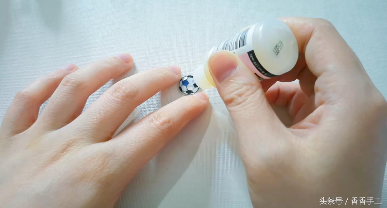 热缩片耳钉制作,热缩片做耳钉教程手绘