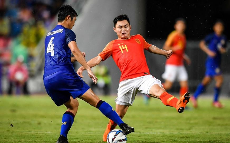 泰国点球漏判,中国vs泰国争议点球