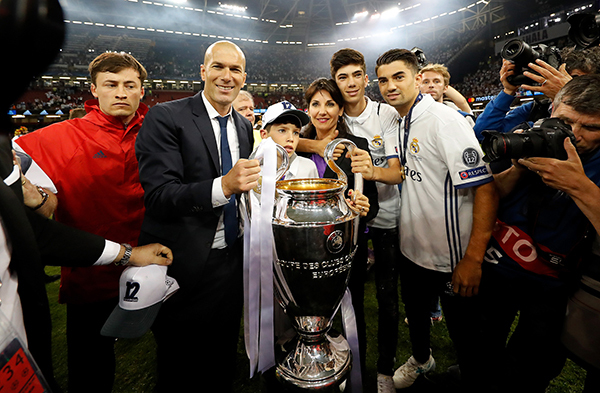 齐达内21年告别仪式,齐达内为何卸任皇马主教练