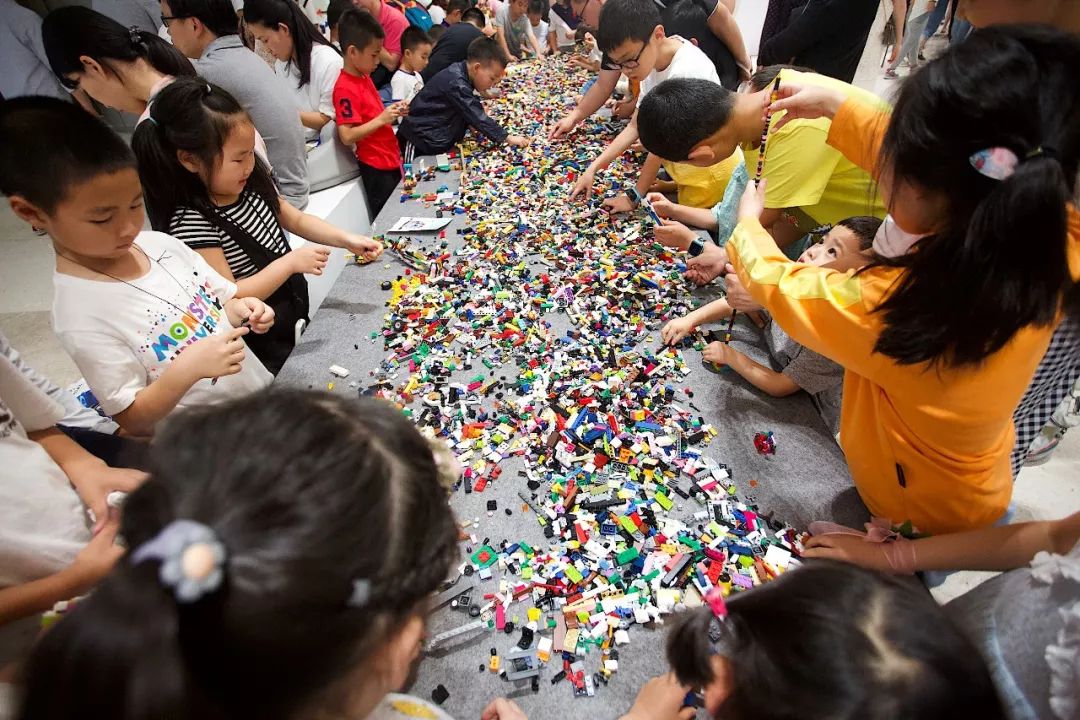 杭州人对未来的好奇心彻底爆发！10多万人在江边“看到了未来”！