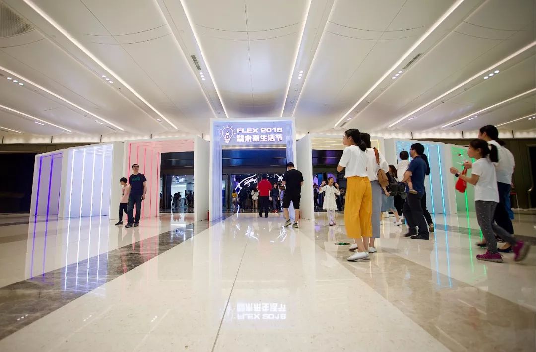 杭州人对未来的好奇心彻底爆发！10多万人在江边“看到了未来”！