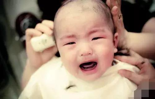 4岁宝宝理发不哭闹,如何给小孩理发不哭闹