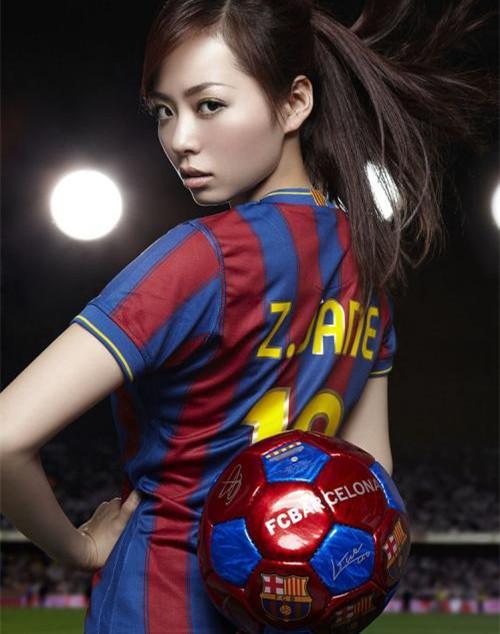 关晓彤足球高清写真,关晓彤足球装