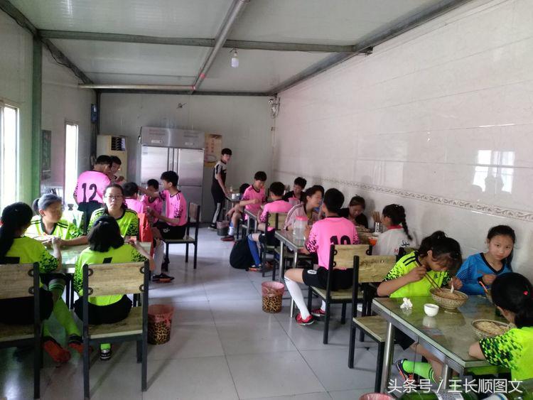 桂林镇中心校参加林州市“市长杯”足球赛*史大**记