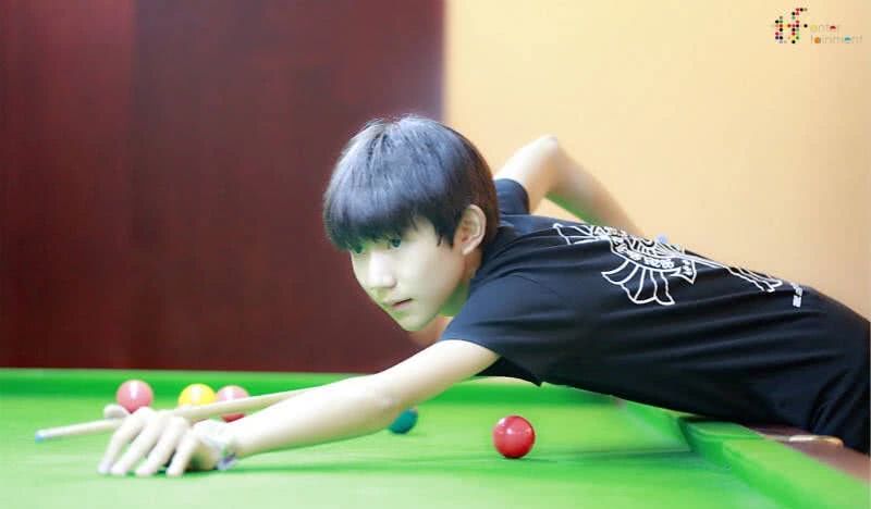 tfboys王俊凯王源半夜跳绳,tfboys王俊凯台球