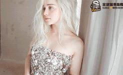 全裸出道的“龙妈”，身高157cm为啥能成为全球最性感女星？！