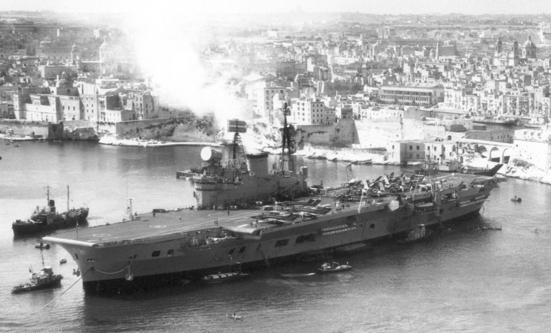 大英帝国百年辉煌毁于一旦,皇家方舟号航母生涯