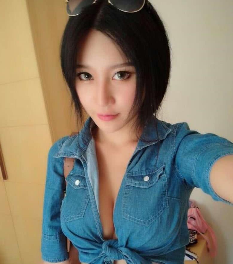 “中国乳神”自拍性感比基尼，网友：果真是“来势胸胸”