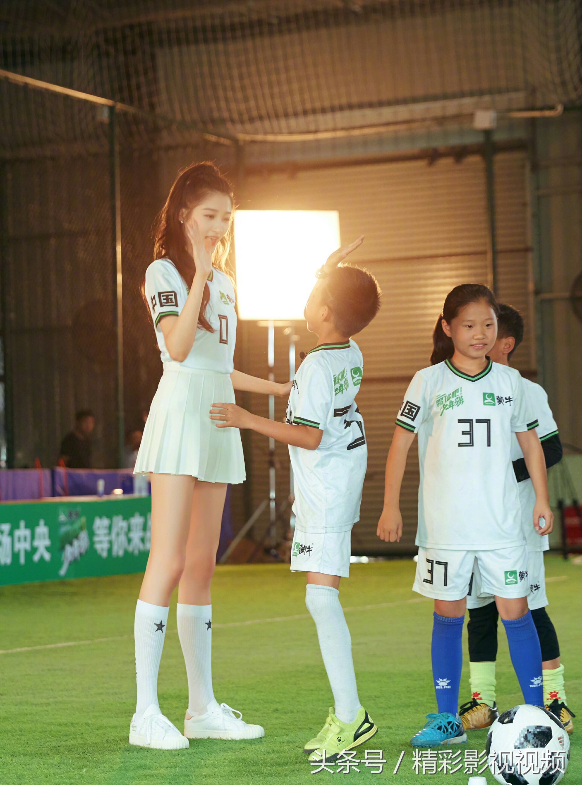 关晓彤长腿袜,关晓彤穿高筒袜