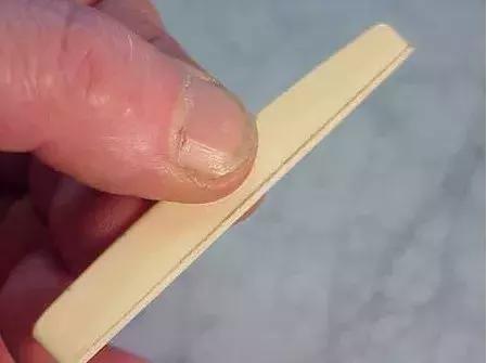 吉他弦距过高的原因及解决办法