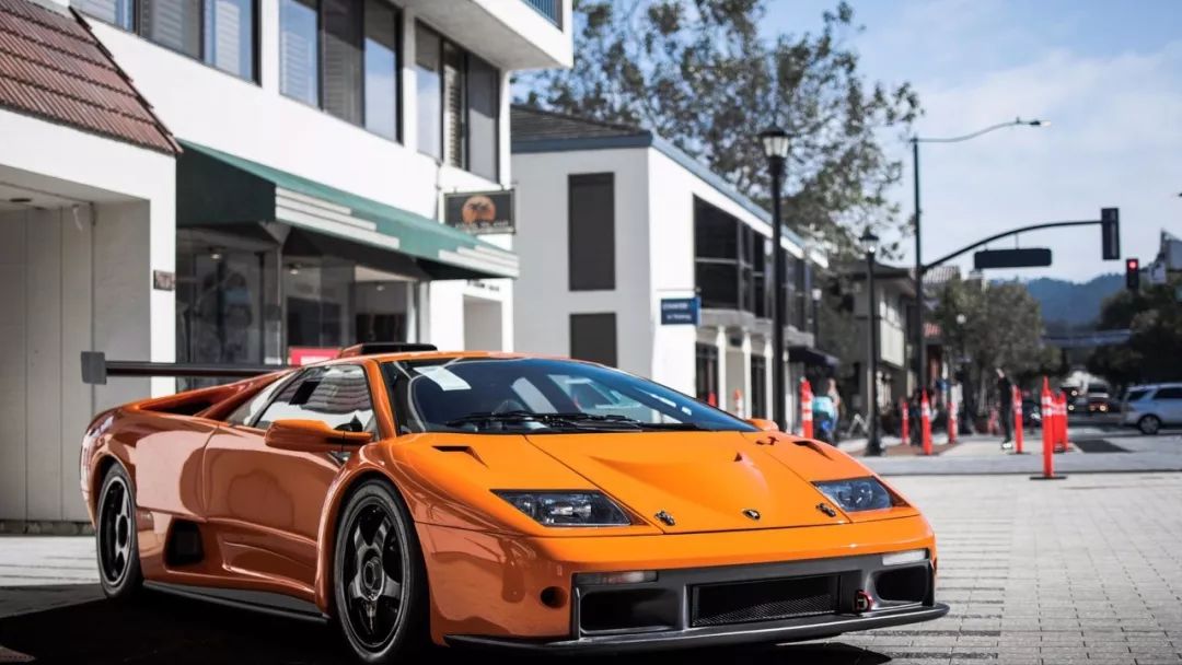 加速2.9秒的拖拉机，一脚油门一个鸡腿，一天租金一辆捷达