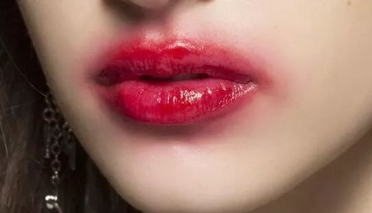 戚薇改版,戚薇变脸抖音