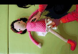 给宝宝换纸尿裤时发现不对,如何给宝宝换纸尿裤才能不腰疼