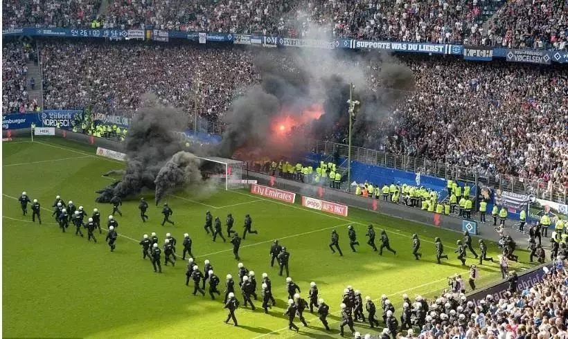 球场发生碰撞应该谁负责,球场发生意外谁负责