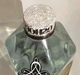 蒂芙尼卡地亚哪个好,卡地亚蒂芙尼比较