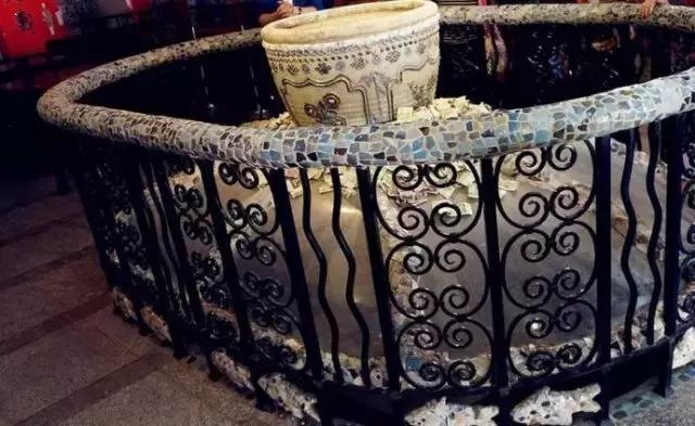 金碧辉煌的具体情形,什么叫金碧辉煌