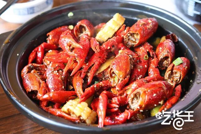 这家餐厅怎么做的如此火爆,这家餐厅的菜品丰富多样