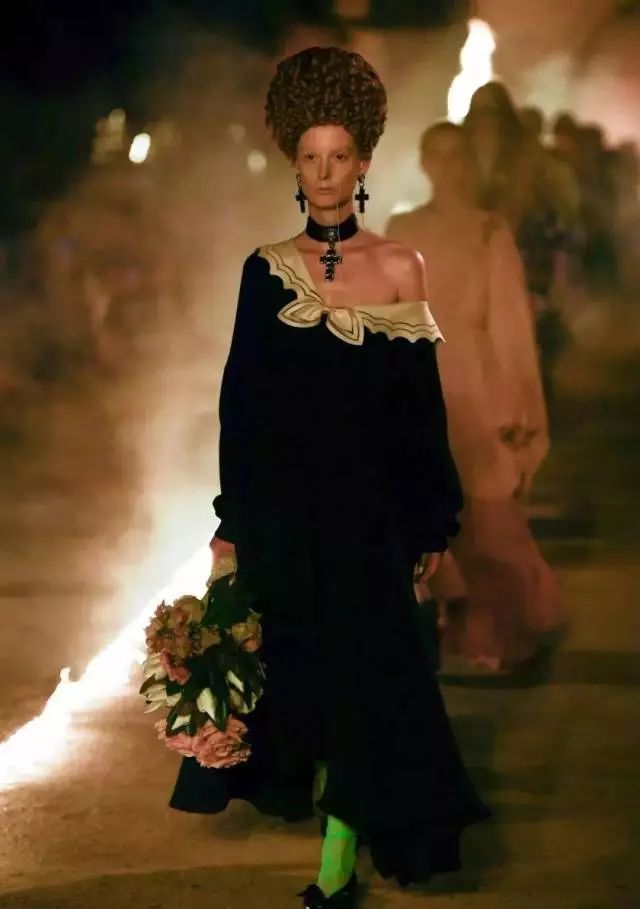 gucci墓地走秀音乐,gucci好莱坞时装秀