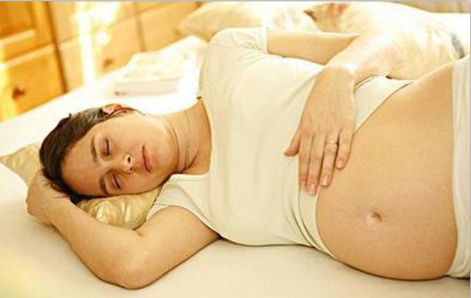 妈妈宫缩时宝宝在干嘛,孕妇妈妈宫缩是什么意思