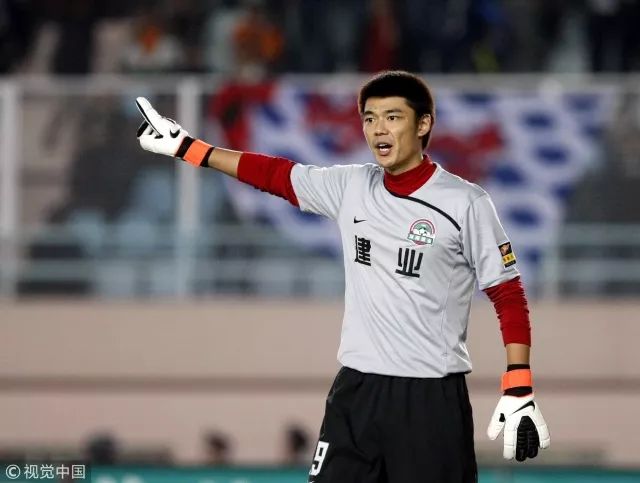 21岁练门将晚吗,21岁打中单