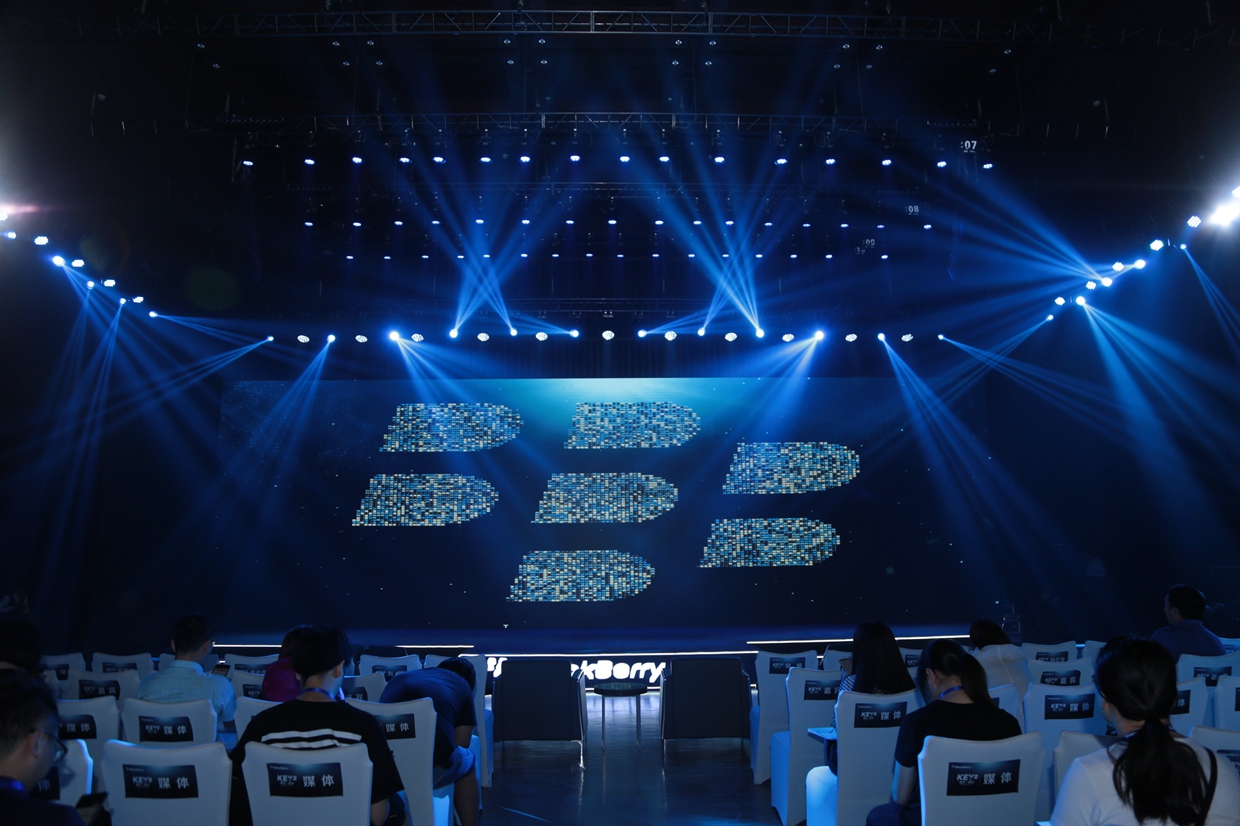 unihertzslim和黑莓key2,传承与专注的坚持黑莓key2轻体验