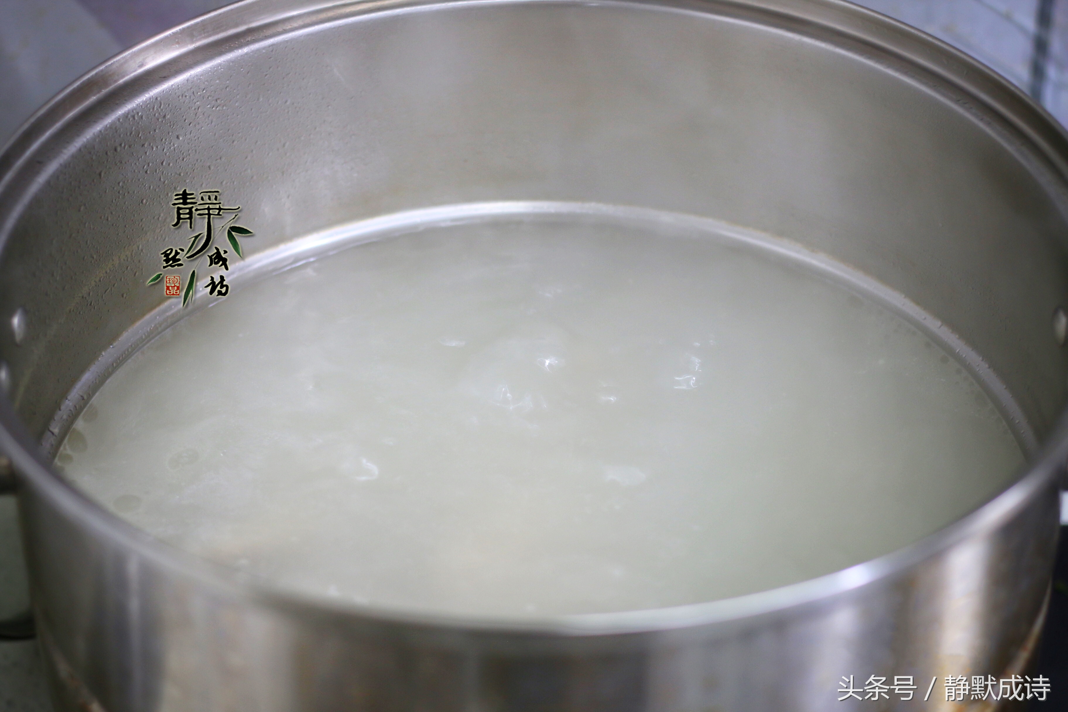 怎么熬一锅好的骨头汤,羊骨头汤奶白色妙招