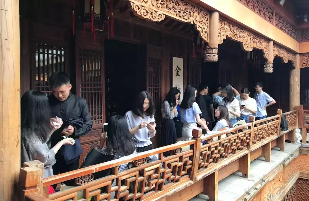 华科毕业生去武大拍毕业照,在武大拍的毕业季宣传片