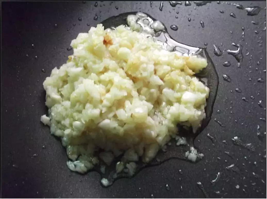 一瓣蒜，吃出7种健康！按照这5个“公式”，补肾活血，养肝护胃