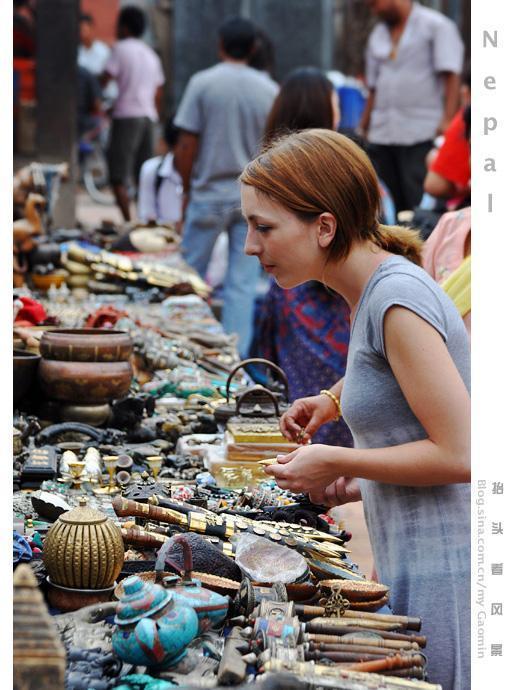 被中国游客“爆买”政府的尼泊尔，小店促销标语全是中文！