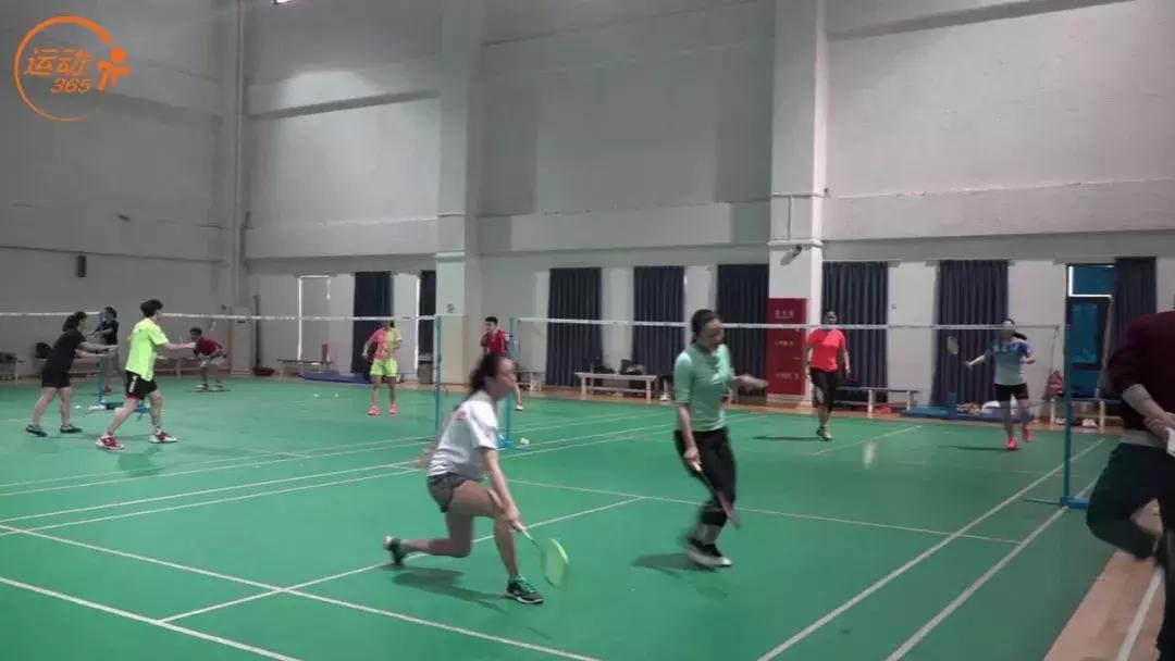 鏅ㄦ氮鑱婄窘姣涚悆鍙屾墦,鏅ㄦ氮鑱婄窘姣涚悆