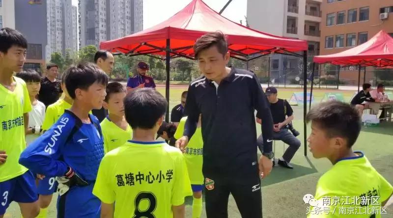 这个六月,看新区这群娃娃挥汗如雨战金陵!