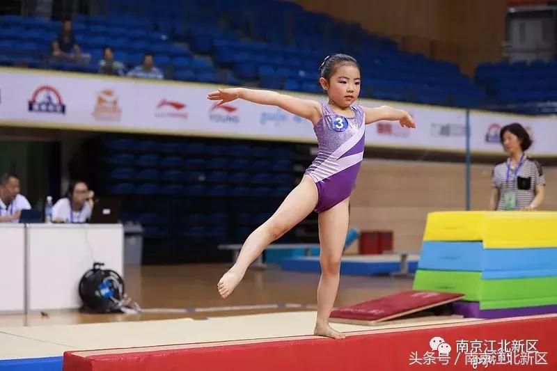 这个六月,看新区这群娃娃挥汗如雨战金陵!