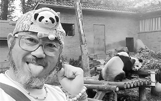 想给全中国的熊猫拍照浙江传媒学院这个日本外教有点萌