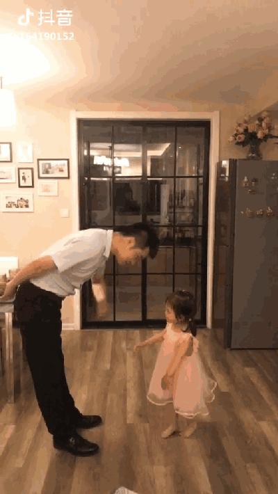 抖音：参与100%送英语绘本，更有机会赢取C罗专属足球