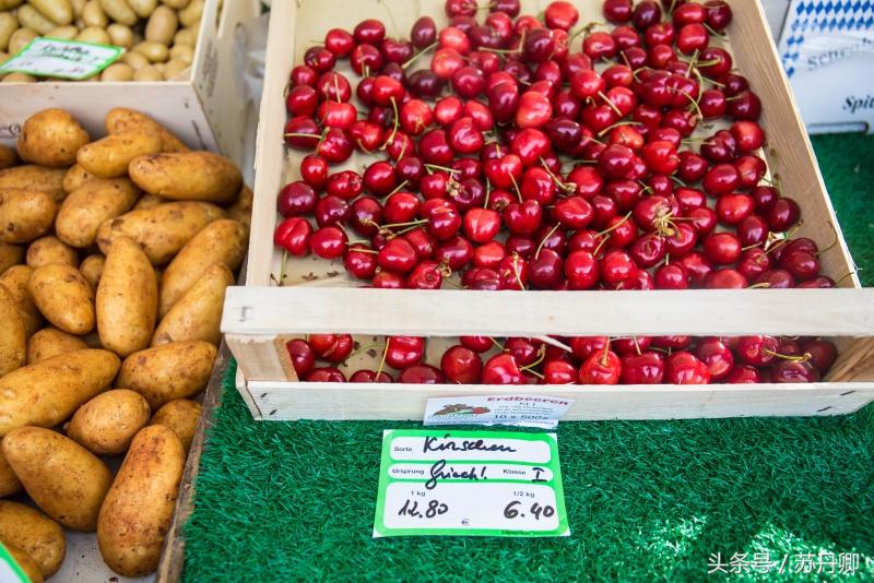 中国游客在德国买水果，12.8欧元1公斤的樱桃直呼真不贵