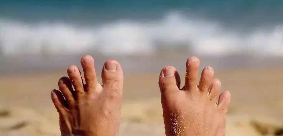 跑步大脚趾起水泡是怎么回事,跑步脚上出现黑趾甲该怎么处理