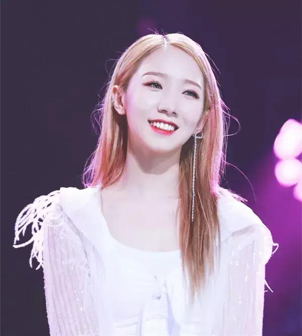 眼妆画的好,C位出道早,101女孩靠它被Pick