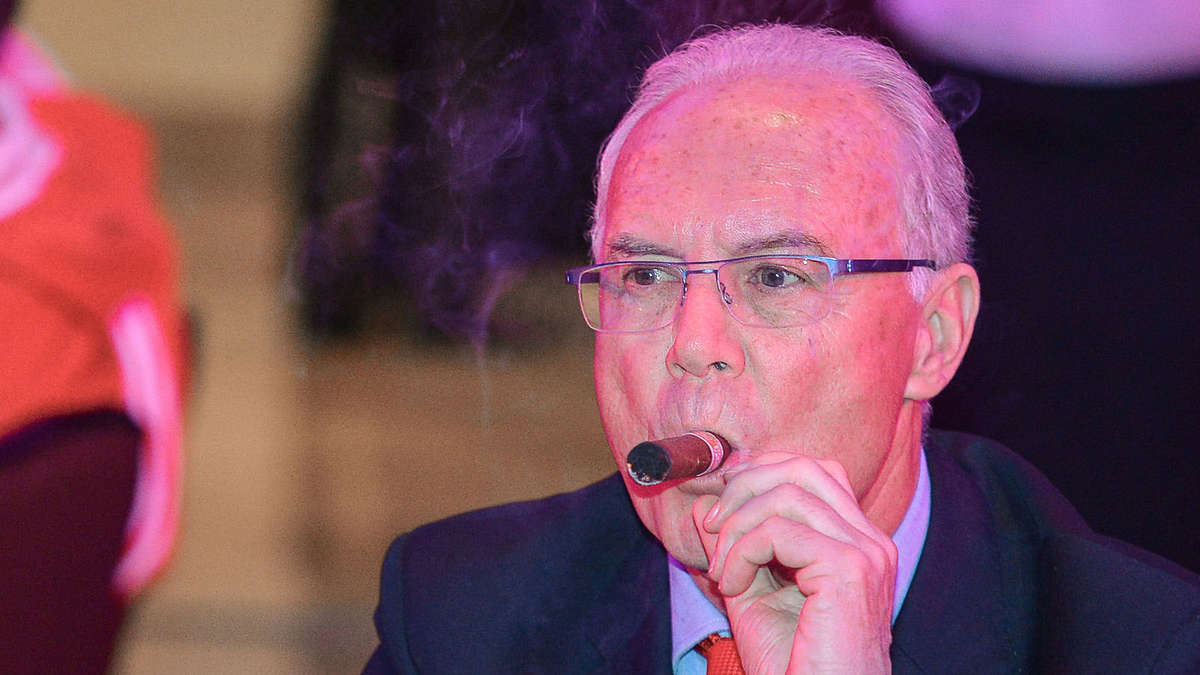 足球皇帝贝肯鲍尔欧洲杯,2002世界杯德国足球皇帝贝肯鲍尔