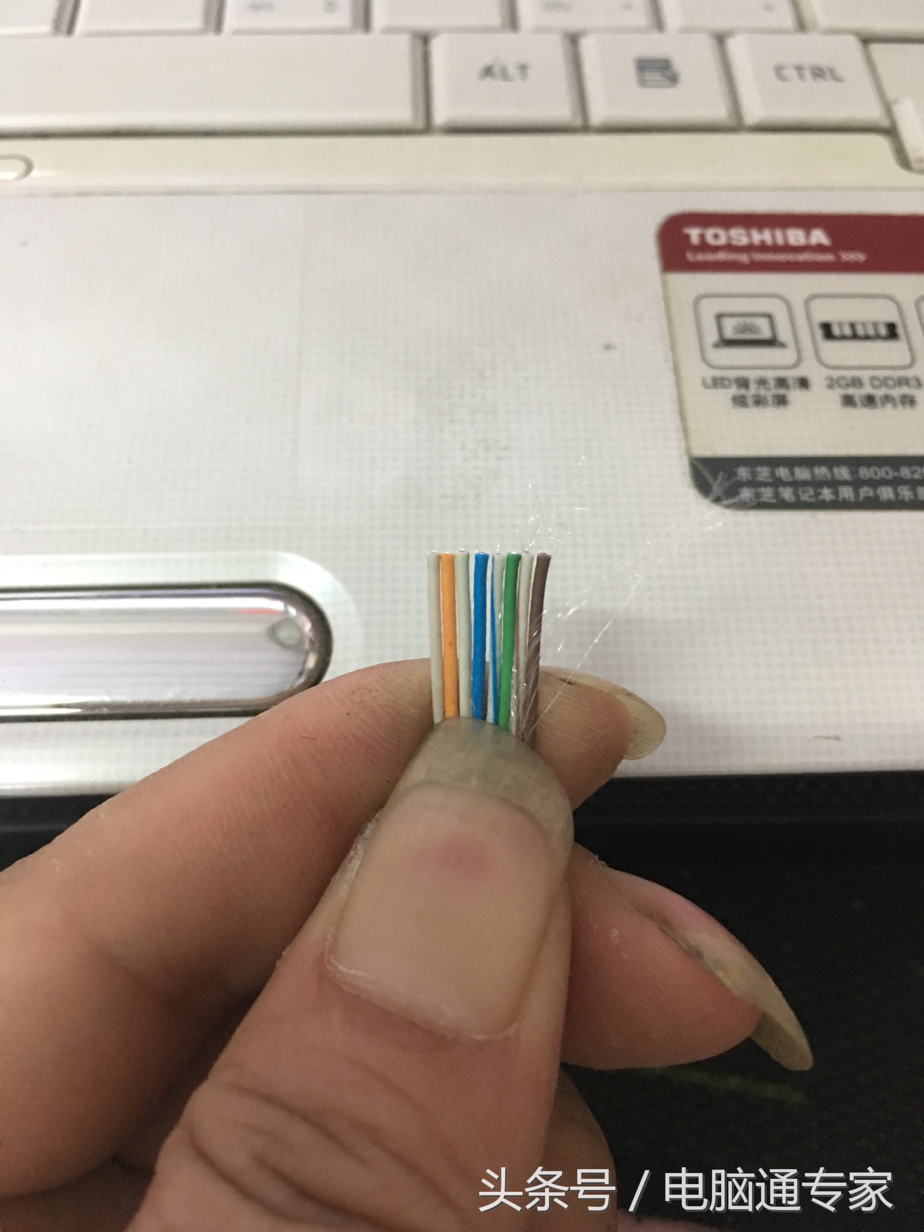 家里网线断在墙上怎么处理,网线断了怎么办最简单方法